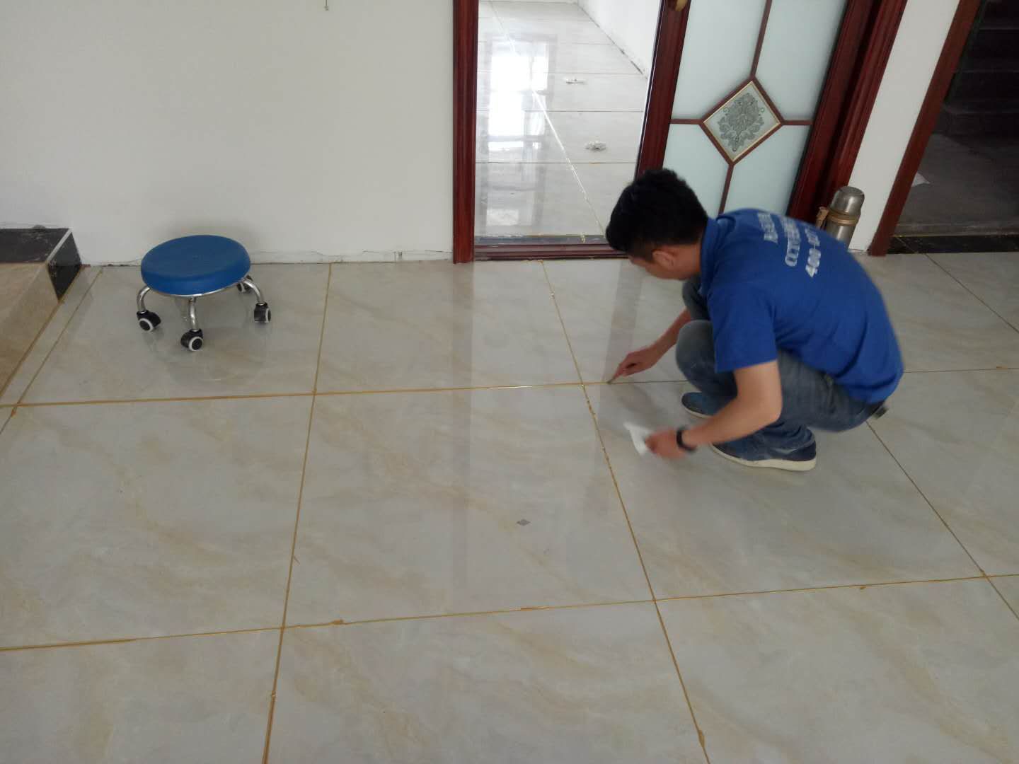 美縫劑施工能自己做嗎？裝修老師傅：掌握這4個步驟，能省幾千塊